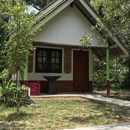 Cashew Nut Bungalows Hotel Ao Nang Exterior photo